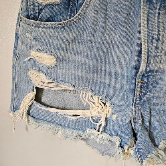NWT LEVIS 501 HIGH RISE SHORTS SIZE 31 - Picture 9 of 16